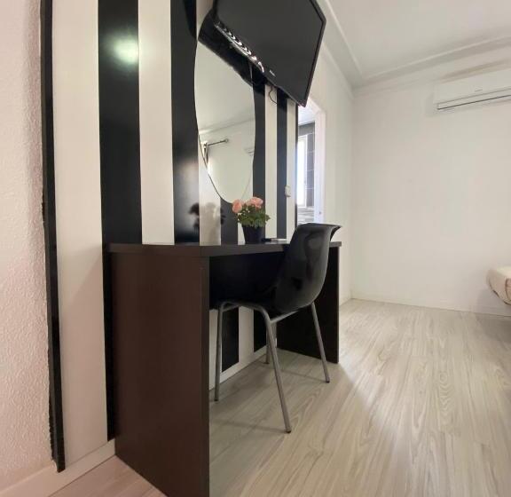 پانسیون Hostal Fuente Del Pino