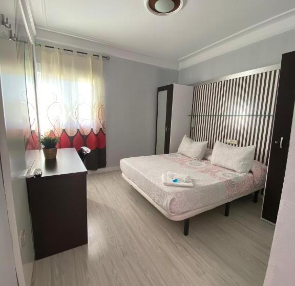 پانسیون Hostal Fuente Del Pino