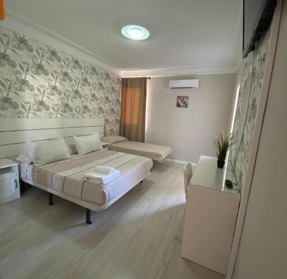 پانسیون Hostal Fuente Del Pino