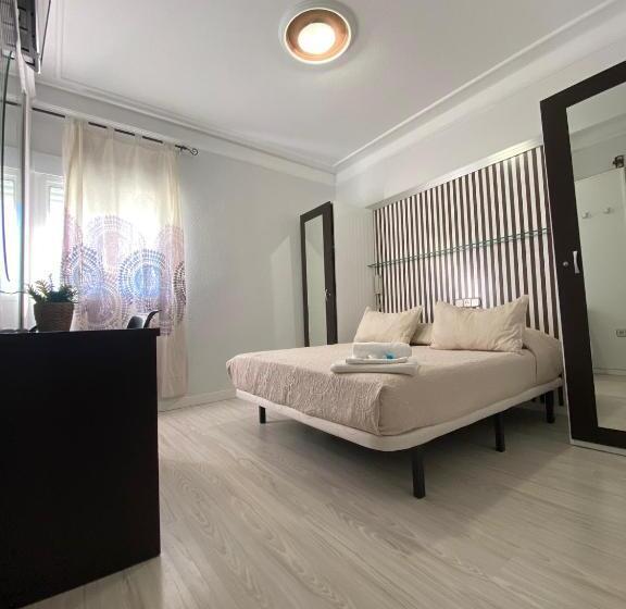 پانسیون Hostal Fuente Del Pino