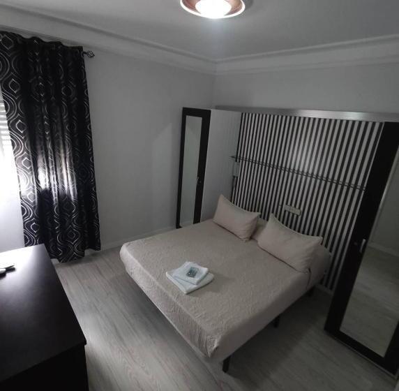پانسیون Hostal Fuente Del Pino