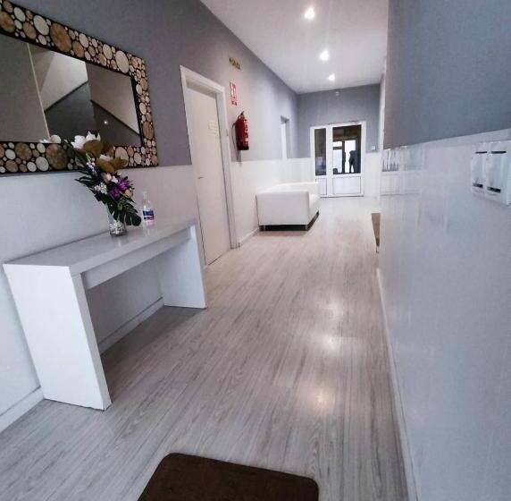 پانسیون Hostal Fuente Del Pino