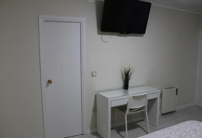 پانسیون Hostal Fuente Del Pino