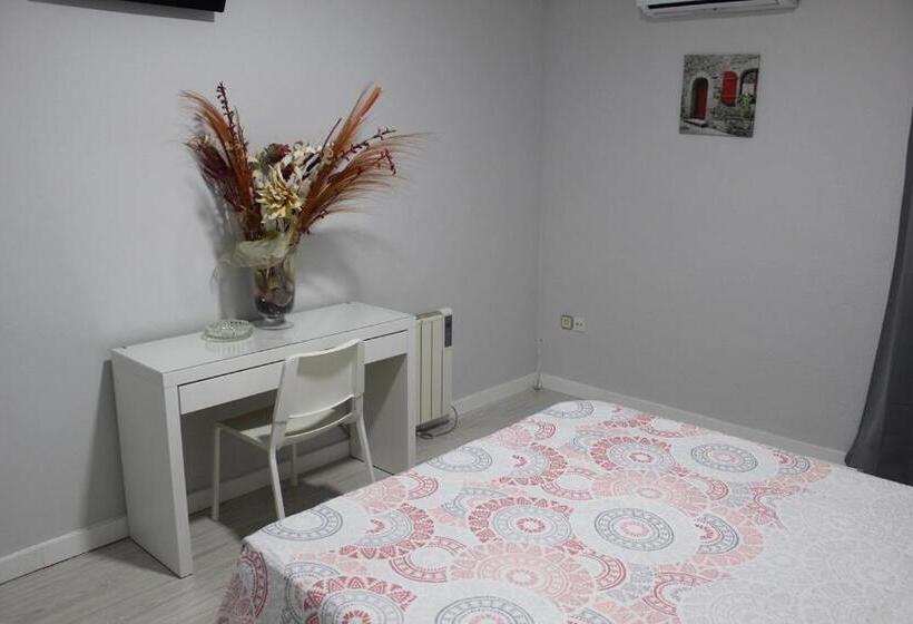 پانسیون Hostal Fuente Del Pino