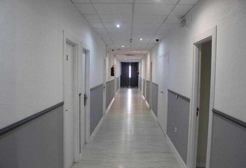 پانسیون Hostal Fuente Del Pino