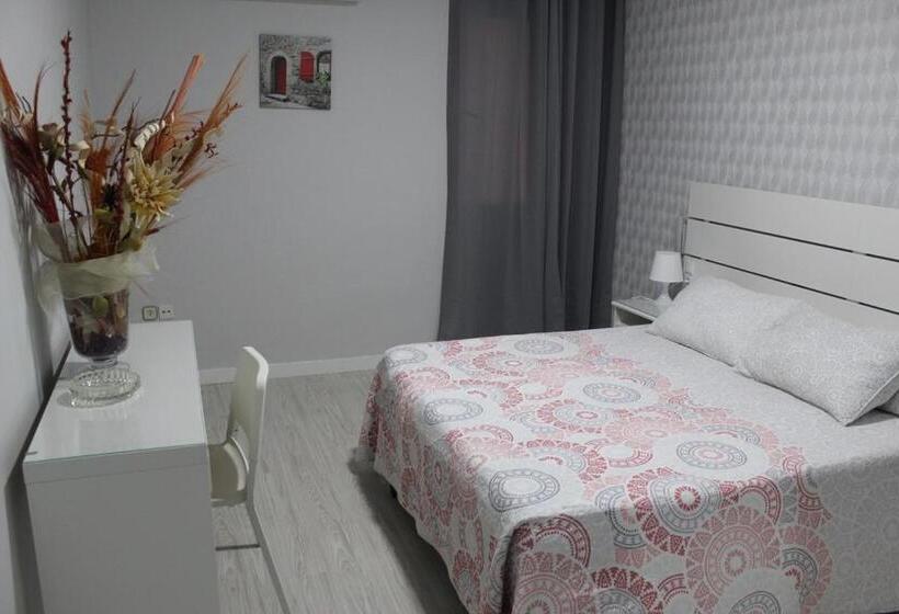 پانسیون Hostal Fuente Del Pino