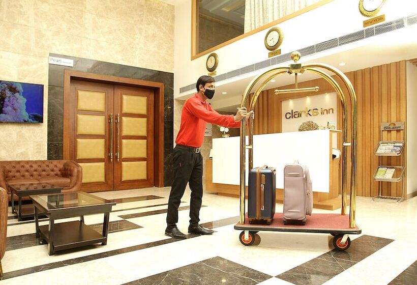 ホテル Clarks Inn Aligarh
