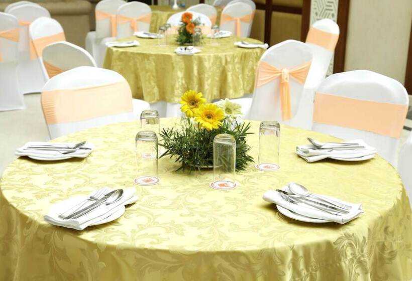 ホテル Clarks Inn Aligarh