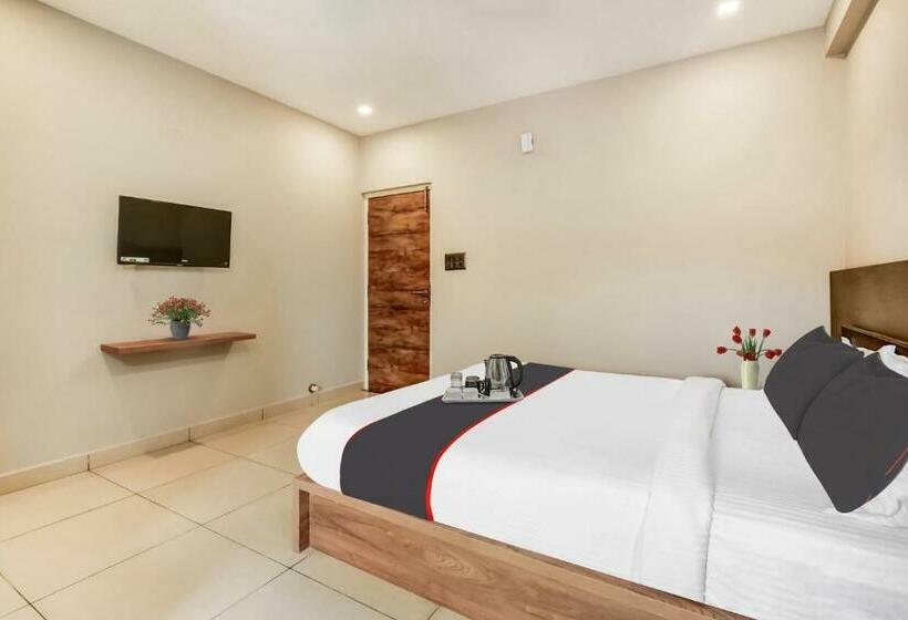 هتل Collection O Yashas Serviced Apartment