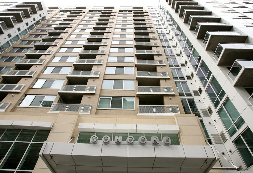 בית מלון כפרי Concord By Executive Apartments