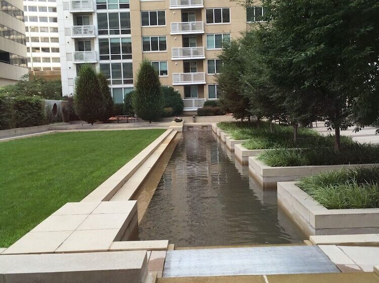 בית מלון כפרי Concord By Executive Apartments