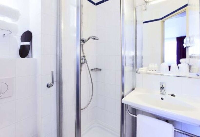 Fotos del hotel Kyriad Paris 18 - Porte De Clignancourt - Montmartre:  4