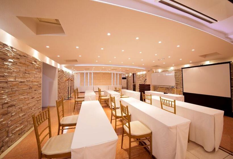 Mito Hotel Season