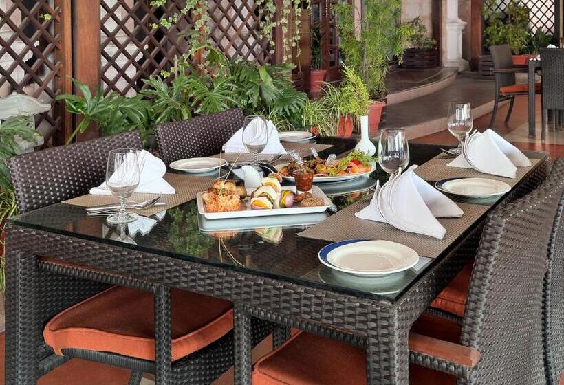 ホテル Ramada By Wyndham Mussoorie Mall Road