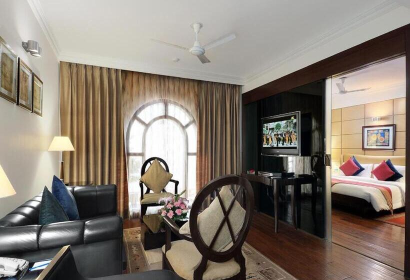 ホテル Ramada By Wyndham Mussoorie Mall Road