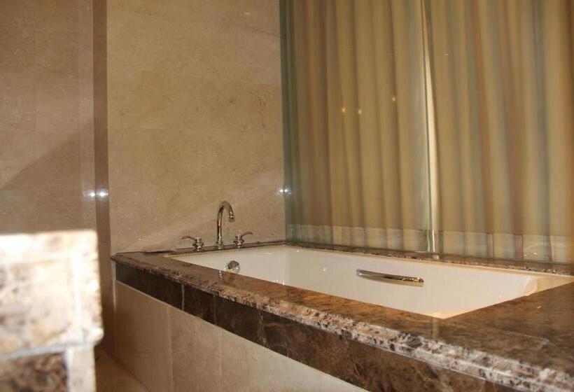 فندق Ramada Plaza Weifang
