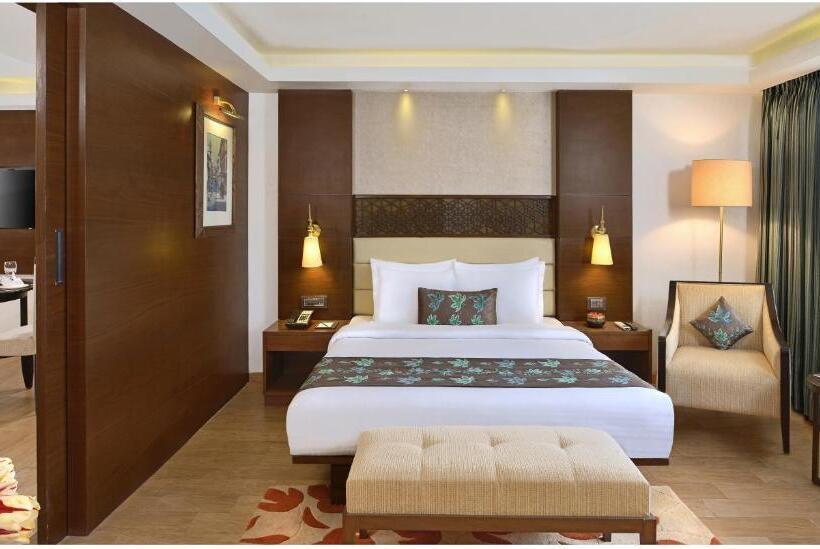 בית מלון כפרי Golden Tulip Srinagar