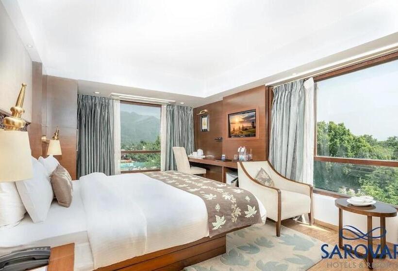 בית מלון כפרי Golden Tulip Srinagar