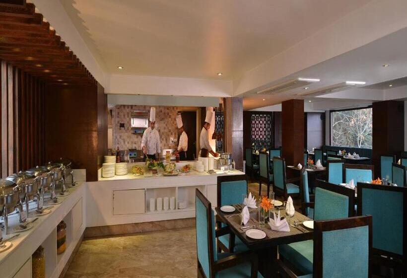 בית מלון כפרי Golden Tulip Srinagar