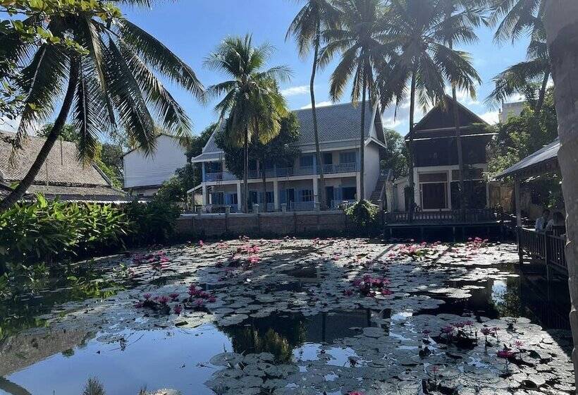 هتل Villa Oasis Luang Prabang