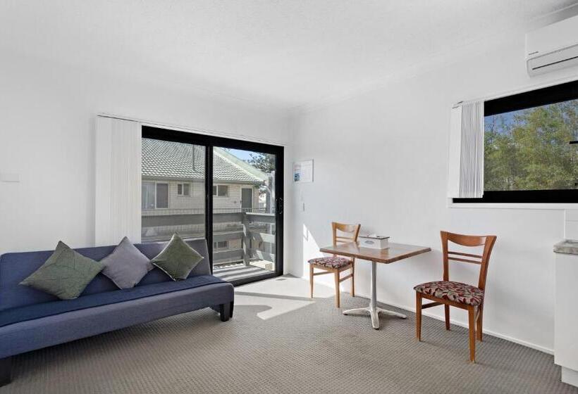 Montego Mermaid Beach Motel