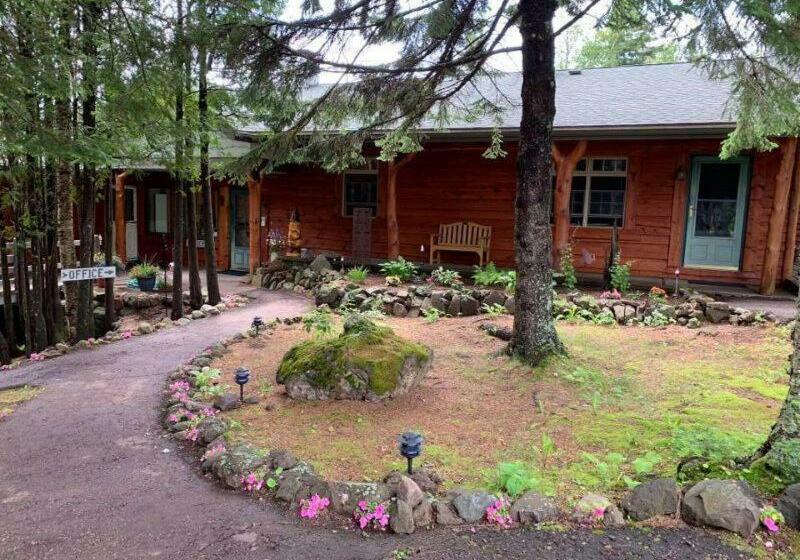 호스텔 Thomsonite Inn On Lake Superior