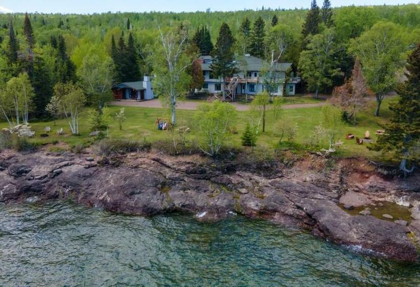호스텔 Thomsonite Inn On Lake Superior