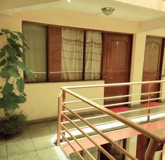 پانسیون Hostal La Realeza