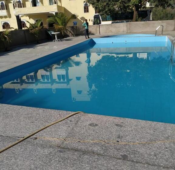 منتجع Aarna Doongar Fort