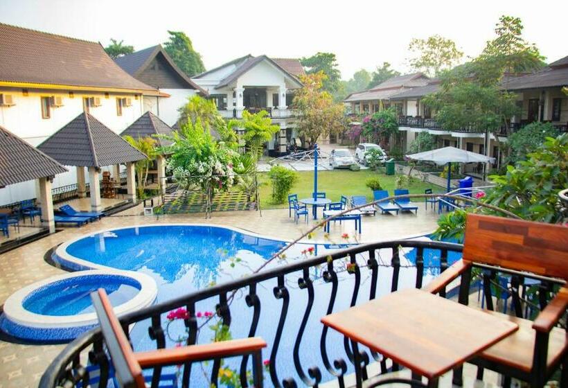 هتل Vang Vieng Diamond Resort