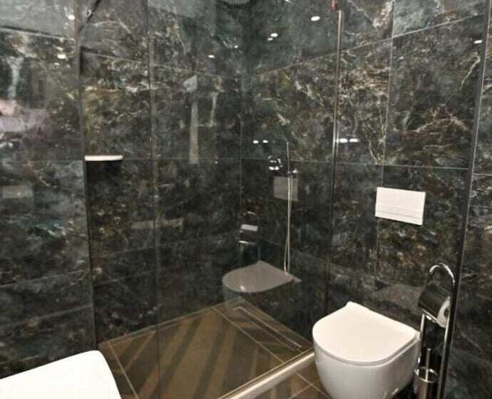 فندق Zanzi