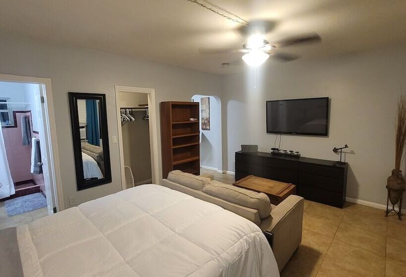 Air Way Motel