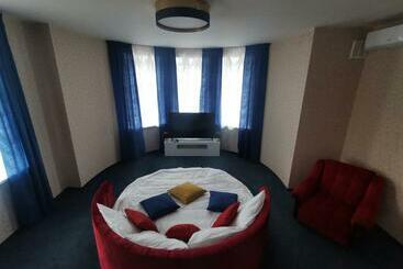 Central Hotel With Free Parking