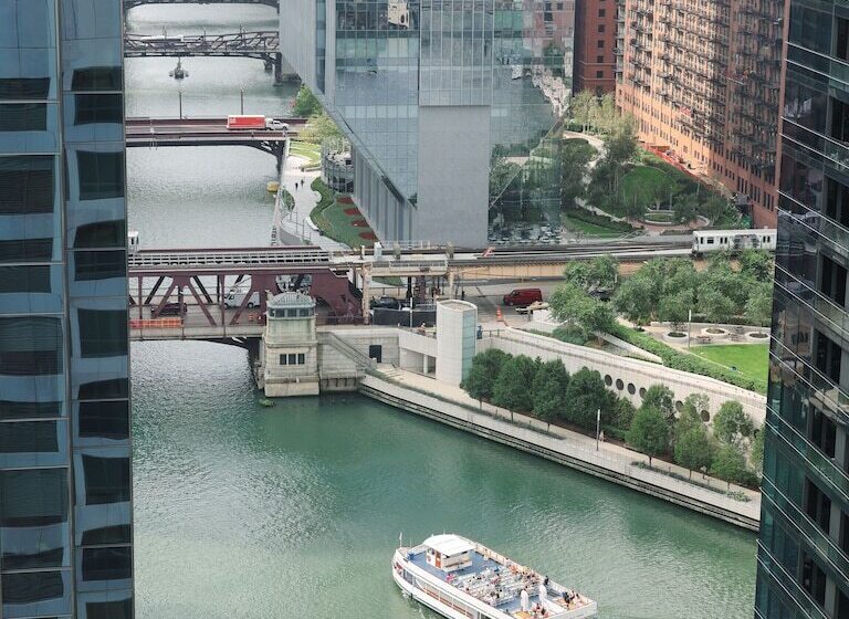 هتل Voco Chicago Downtown, An Ihg