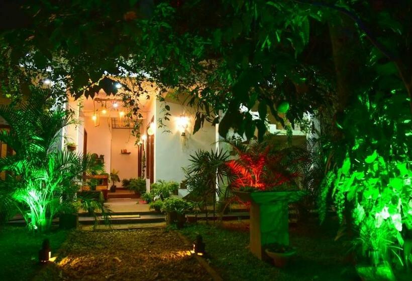 تختخواب و صبحانه Menara Green Inn