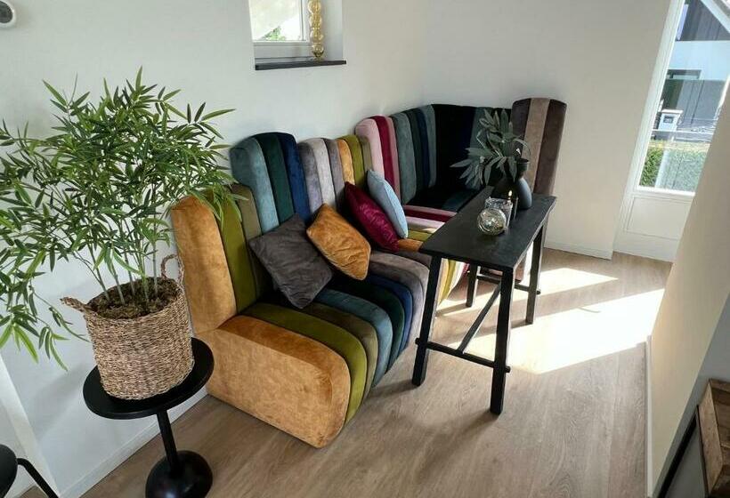 مبيت وإفطار Plassenzicht Logies & Sloepverhuur
