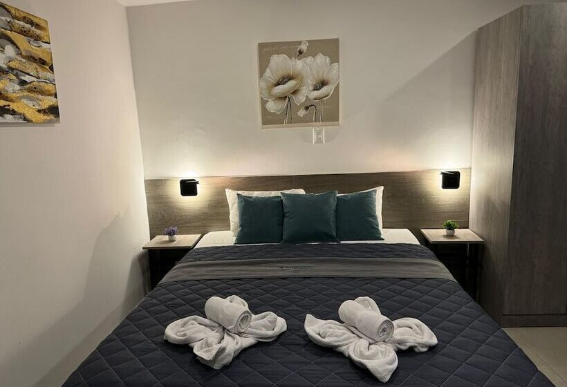 هتل Oasis Dream Holidays La Petite France