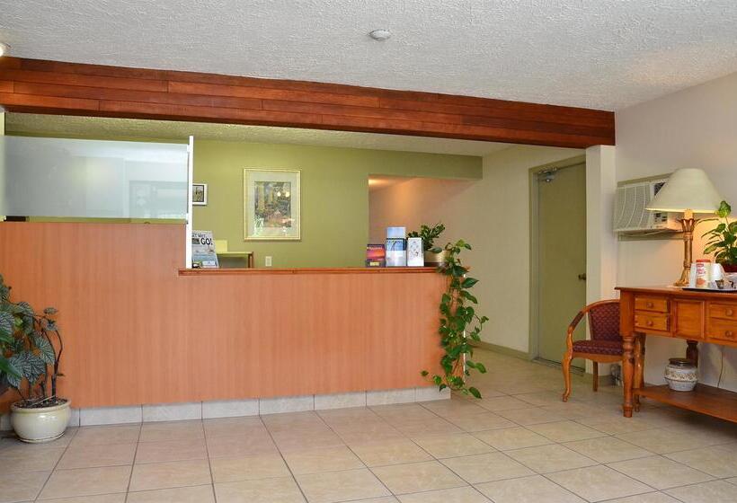 Отель Canadas Best Value Inn Kelowna