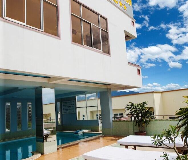 هتل Four Seasons House