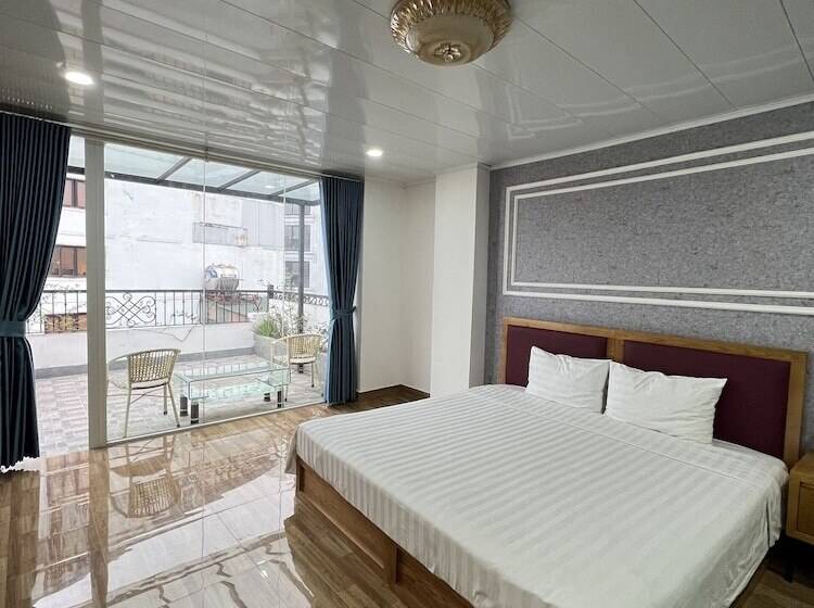 Holiday Suites Hotel & Spa