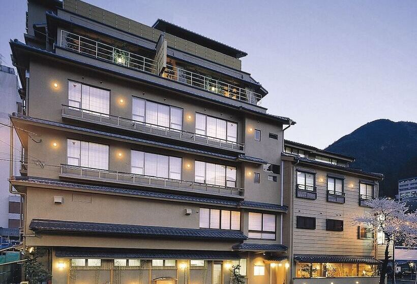 هتل Gero Onsen Kissenkan Chikusuitei