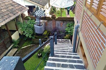 هتل Made Oka Homestay And Warung