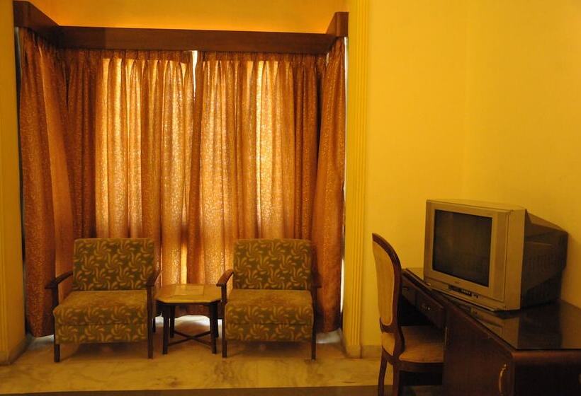 هتل Merwara Estate A Luxury Heritage Resort