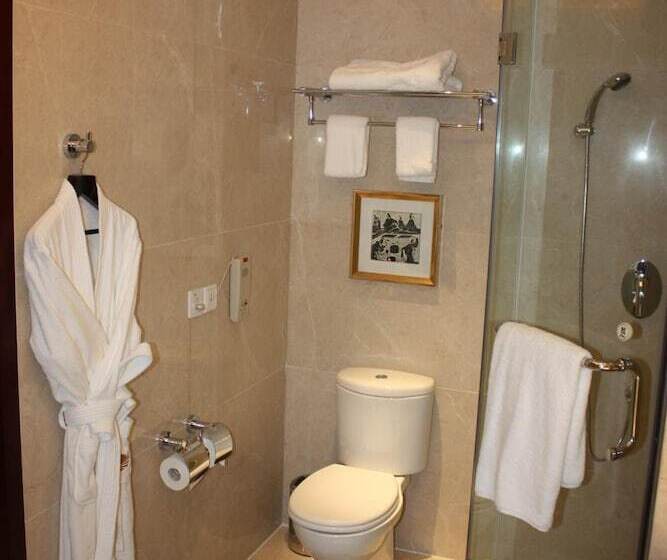 Отель New Century Fengming Resort Zaozhuang