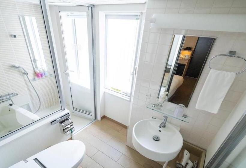 בית מלון כפרי Nishitetsu Resort Inn Naha