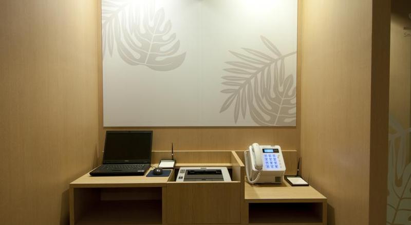 בית מלון כפרי Nishitetsu Resort Inn Naha