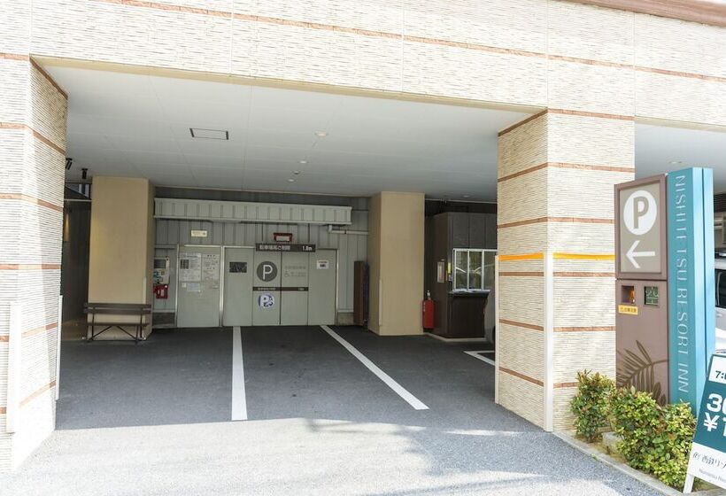 בית מלון כפרי Nishitetsu Resort Inn Naha