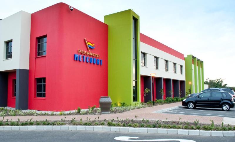 בית מלון כפרי Peermont Metcourt At Umfolozi Empangeni