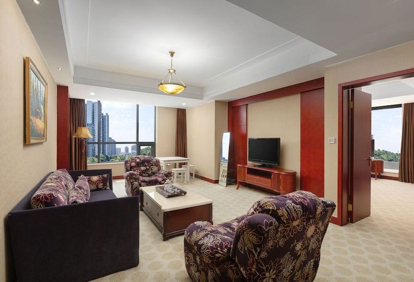 ホテル Ramada Plaza By Wyndham Chongqing West
