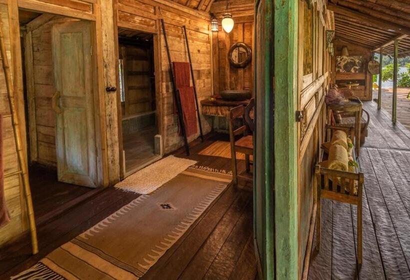 هتل Ratua Private Island Resort